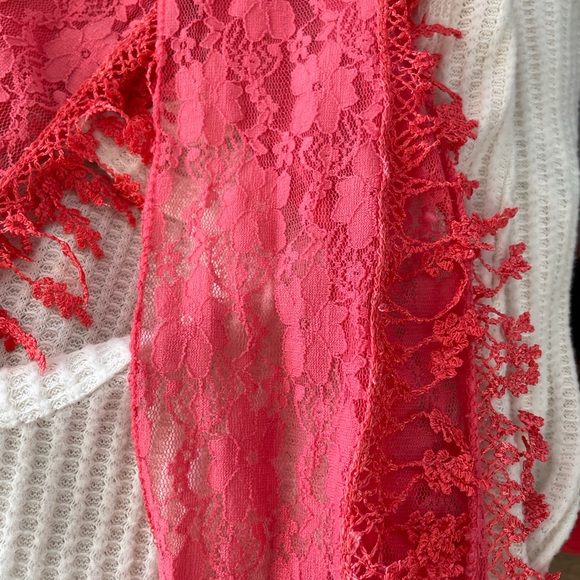 Beautiful Lace Corral Scarf/wrap. - Picture 3 of 3